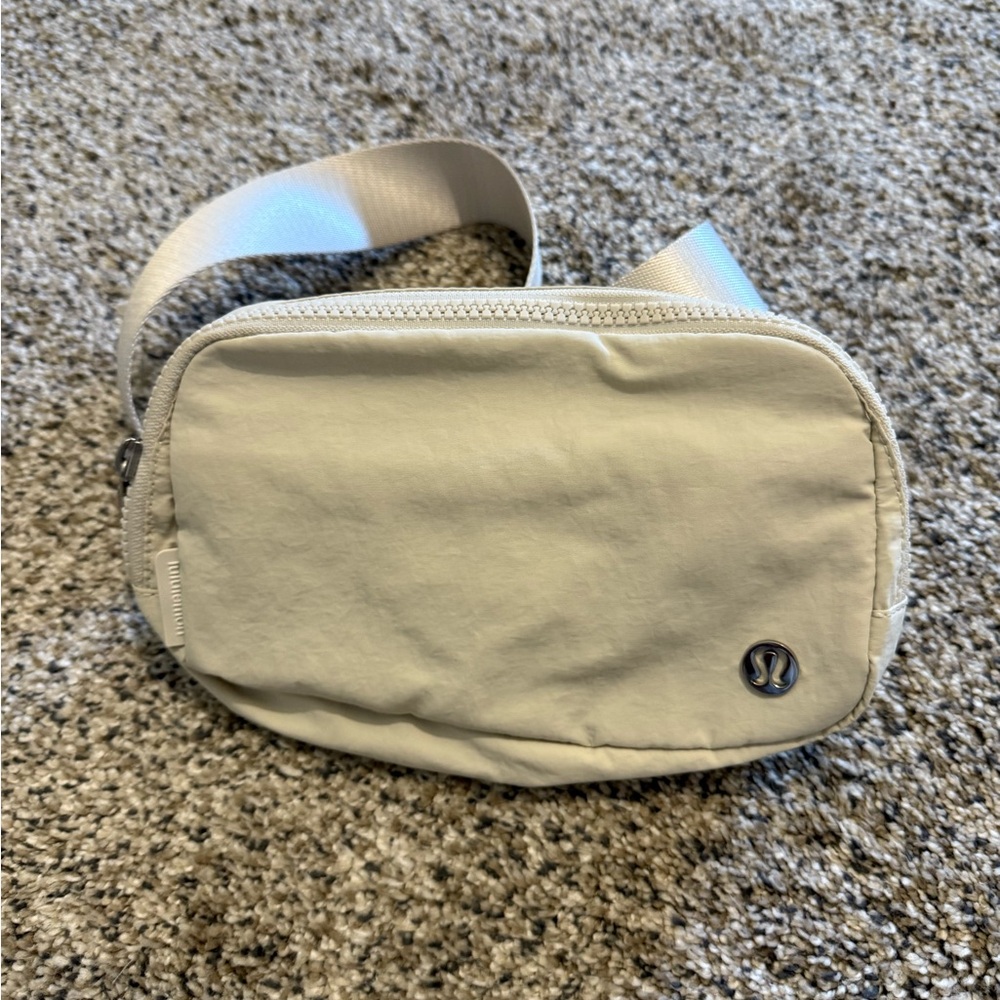Lululemon belt bag